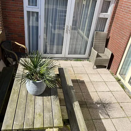 Gelijkvloers 150m Apartment