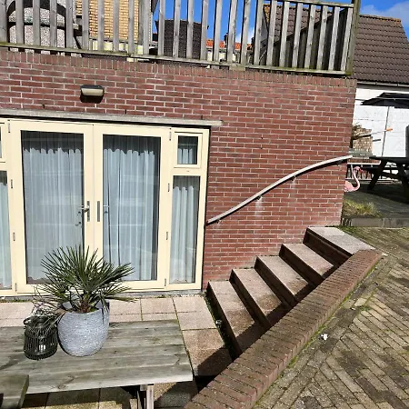 Gelijkvloers 150m Apartment *