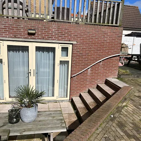 Gelijkvloers 150m شقة *